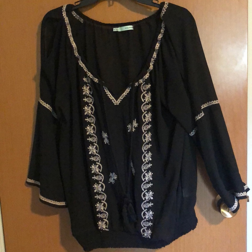 3/4 length black blouse